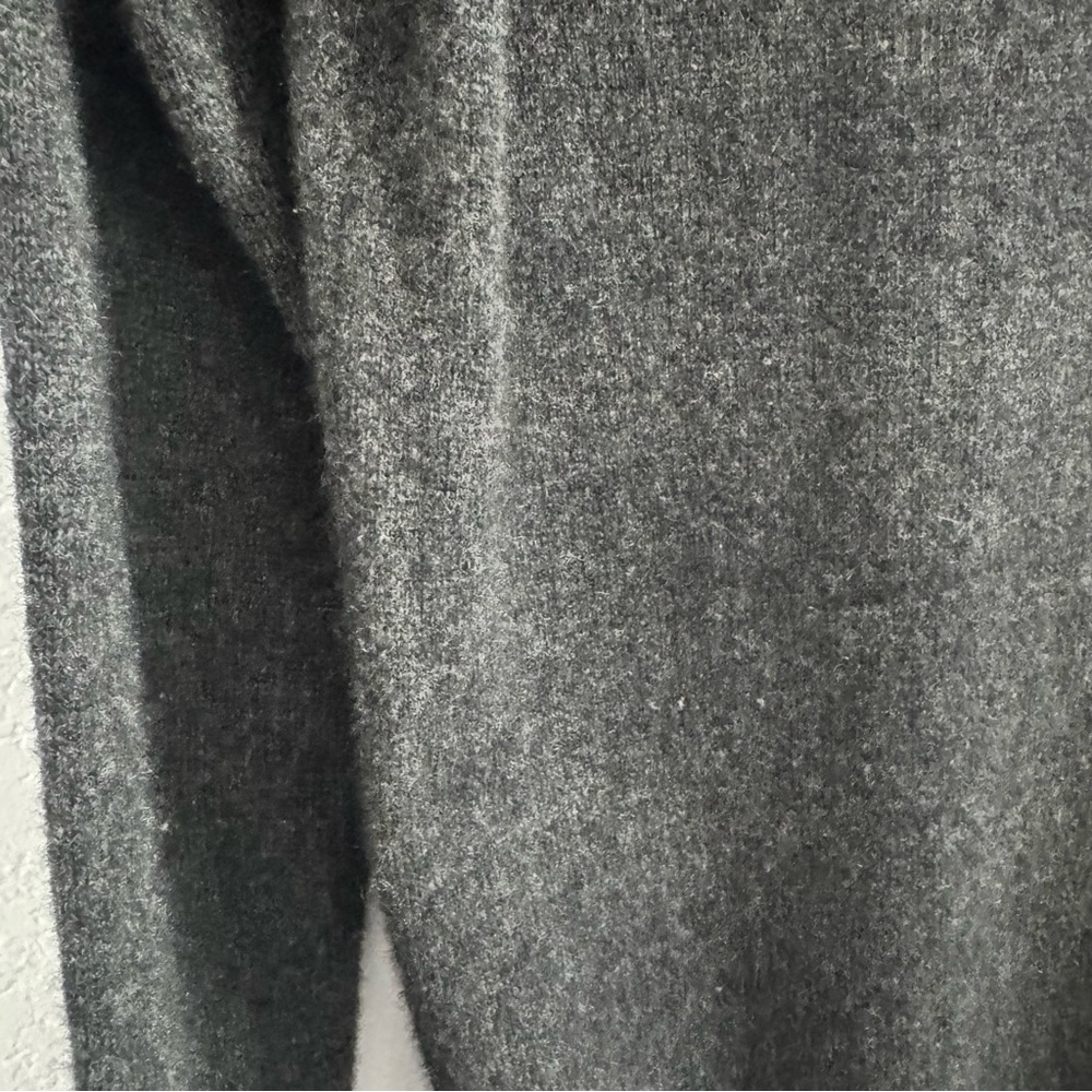 Equipment 100% Cashmere Gray Deep Crew Neck Sweater Relaxed Fit. Size S - Picture 4 of 16